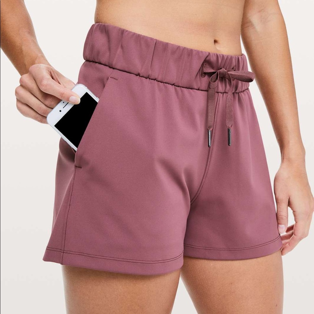 Women’s Lululemon On the Fly Shorts Size 6